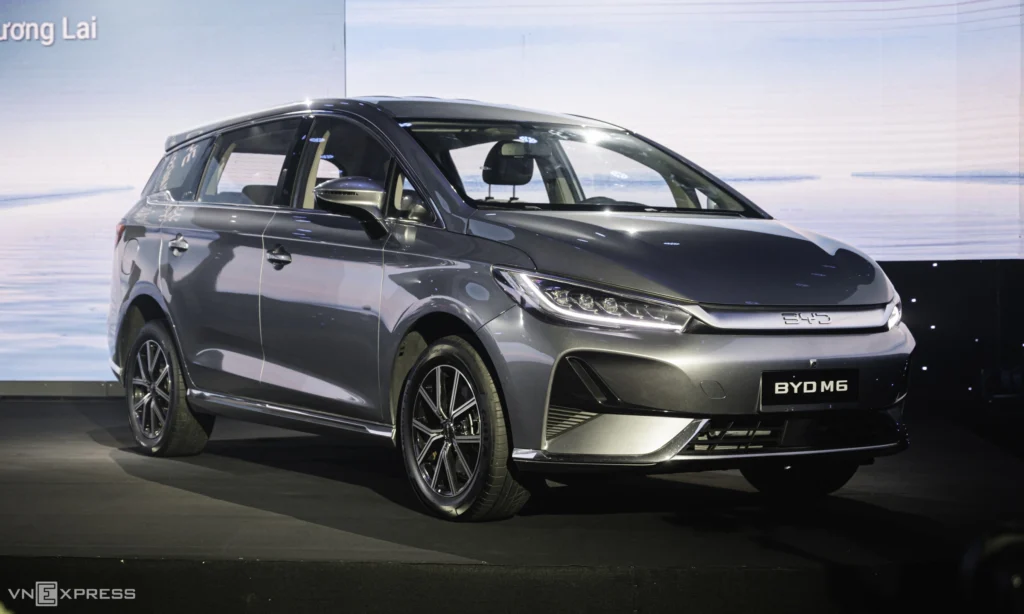BYD M6 2024